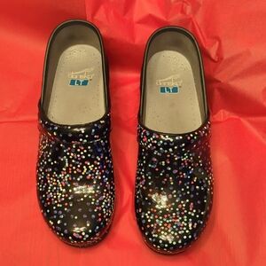 ❤️💙💛🖤Women's Dansko  Multicolor Confetti Clogs or Mules size 39🖤❤️💙💛 NICE!